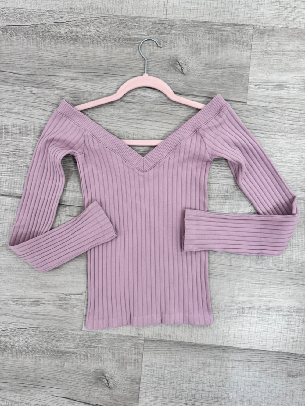 Lizette Collection Lilac Ribbed Off-The-Shoulder Long Sleeve Top One Size V-Neck